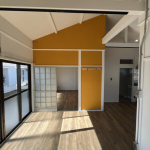 高台住宅B-6のLDK。約10.5帖のフラットな動線が特徴の室内